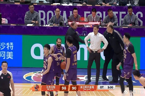 乌尔比希送礼 拜仁1-2奥格斯堡遭遇赛季首败